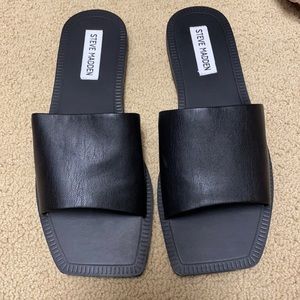 Steve Madden black leather sandal